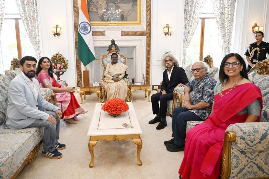 The Sansthan delegation in audience with the President of India, Smt. Droupadi Murmu, at Rashtrapati Bhavan